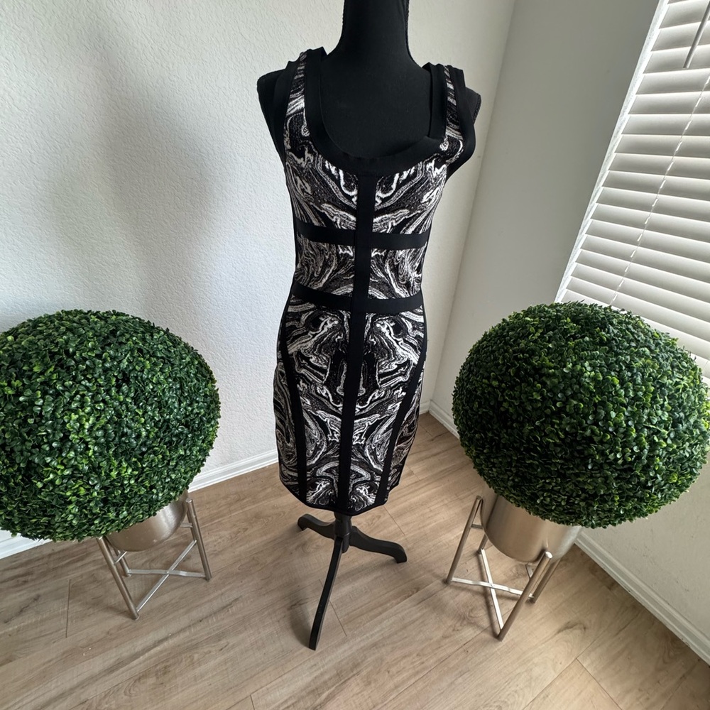 Elegant Robert Rodriguez Black and White Swirl Midi Dress